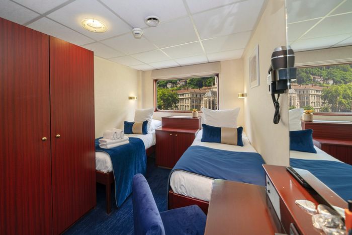 Main Deck 2 Beds CAT. A